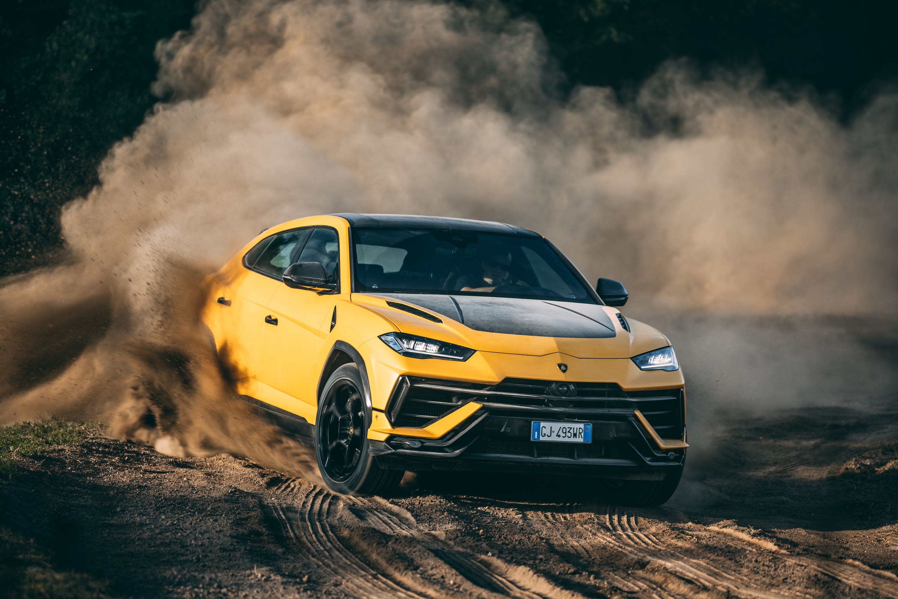 Off-roading in the most unlikely SUV: The Lamborghini Urus Performante -  Times Motors